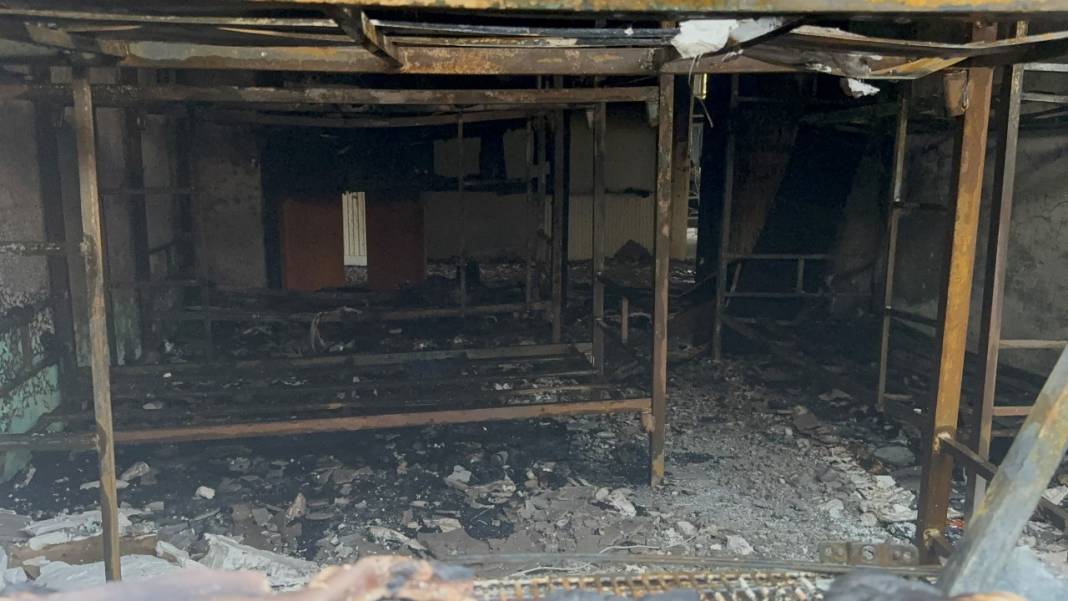 Alacaklı işçi sinir krizi geçirdi! Bıçak çekti, 30 işçinin bulunduğu binayı ateşe verdi! 6